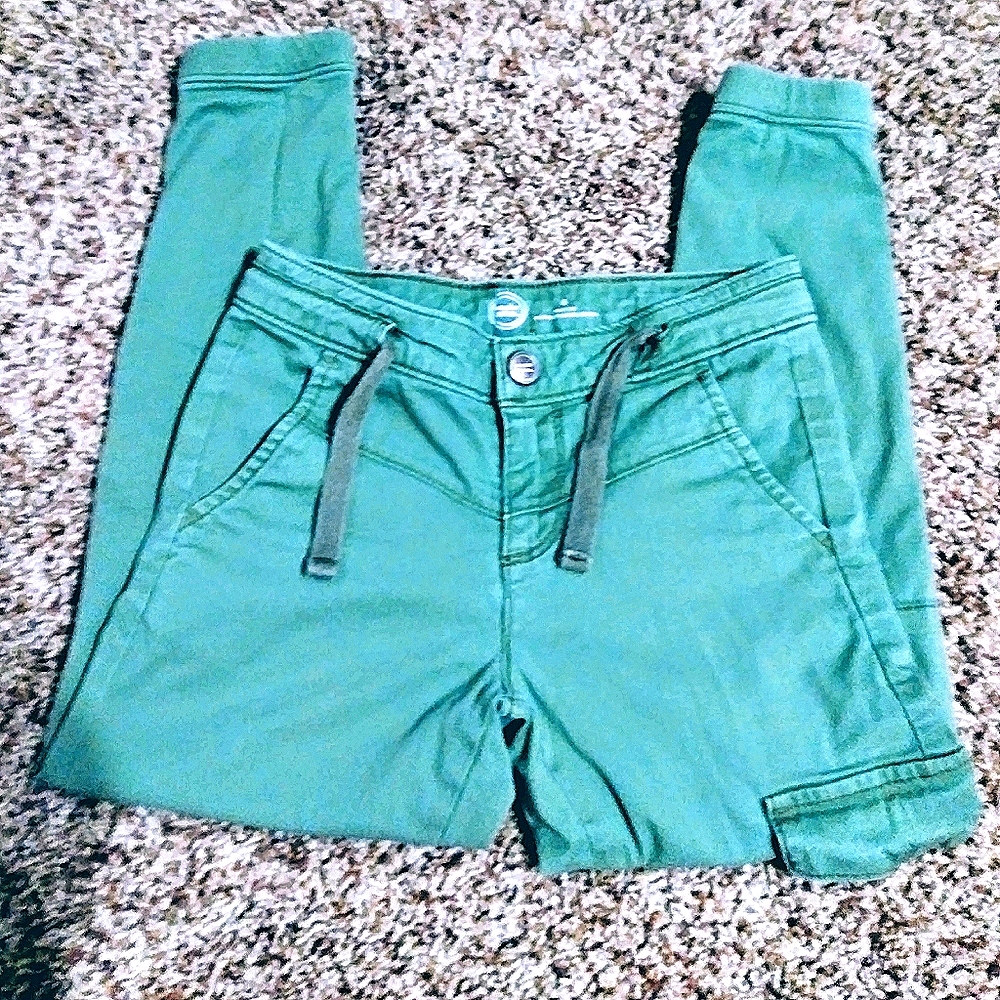 Girl's Utility Capri's 6